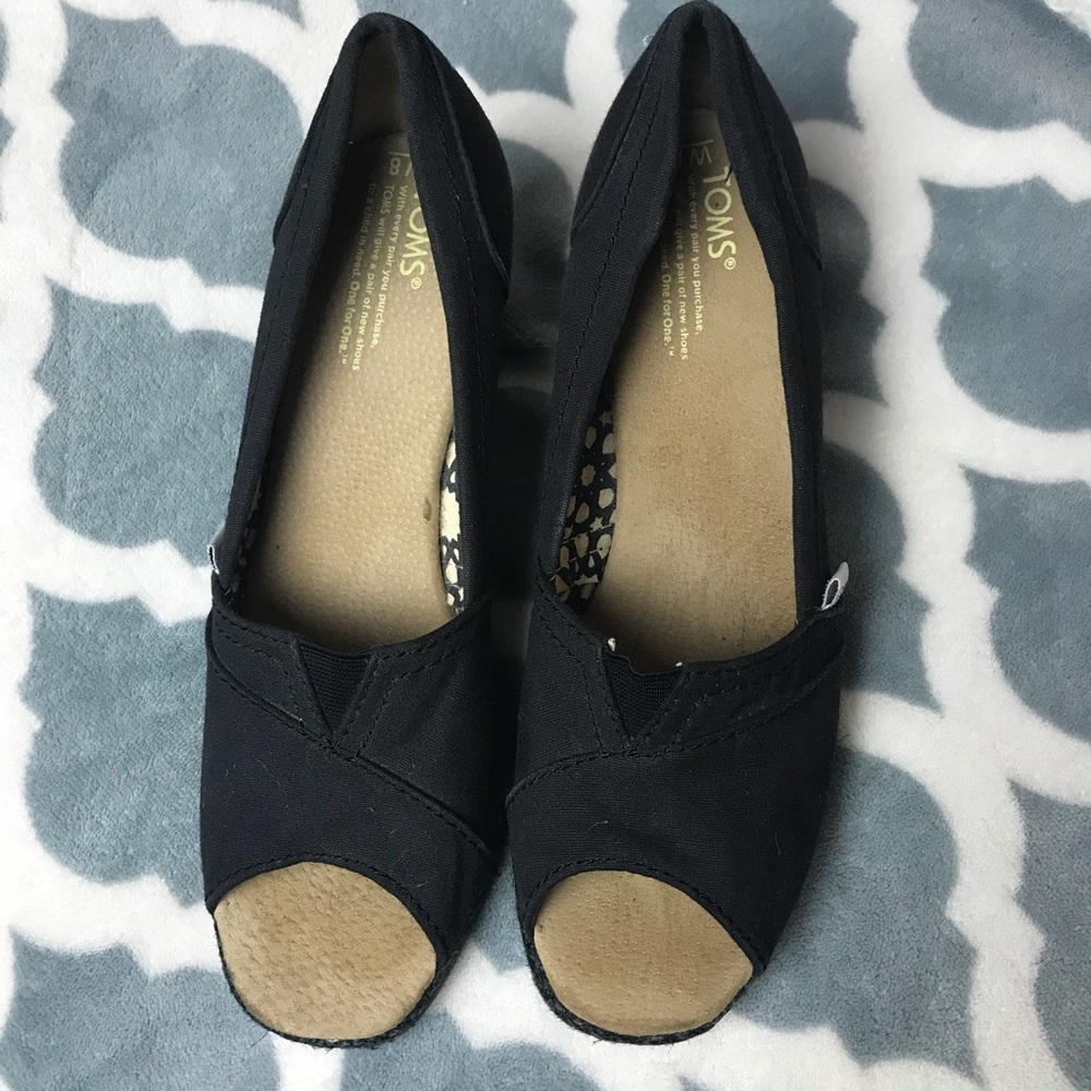 TOMS Wedge Espadrilles Peep Toe Shoe in Blackl